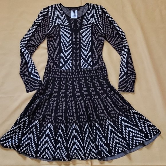 BCBGMaxazria Stretch Printed Long Sleeve Dress - Picture 4 of 9